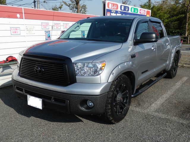 タンドラ2011年モデル施工画像(フロント①).jpg