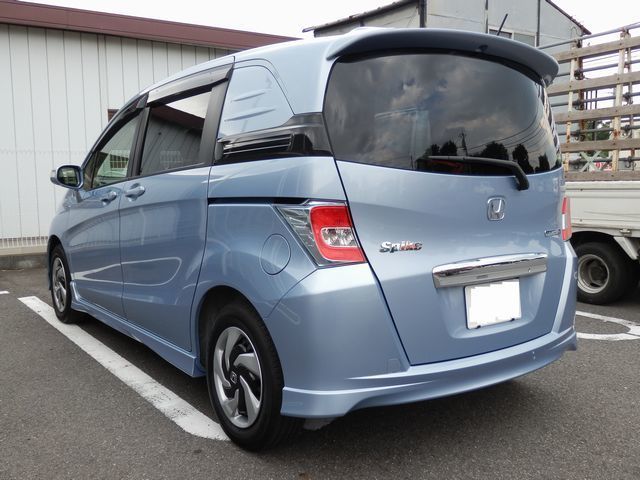 ホンダ スパイク H27.9新車登録 HG施工・ガラス撥水(2016.7.19)リア①.jpg